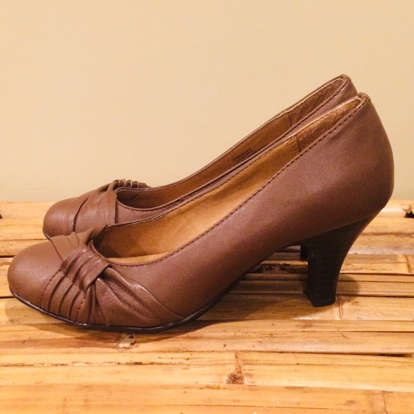EUROSOFT Genuine Leather Pumps - Picture 2 of 6
